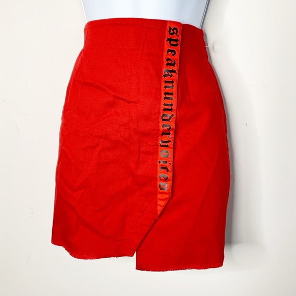 Women’s Y2k Mini Skirt Vintage 2000s Red Logo Size Small Punk Gothic Skater - Picture 1 of 10